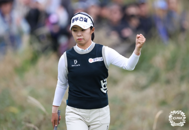 KLPGA 투어 하이트진로 챔피언십 정상에 오른 김수지. /사진= KLPGA