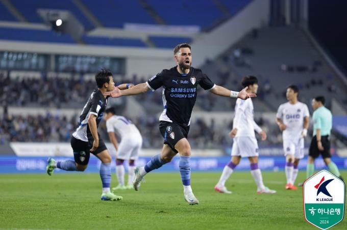 FC안양을 상대로 결승골을 넣은 수원 삼성의 피터. (한국프로축구연맹 제공)