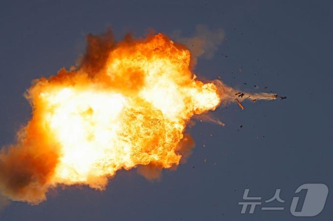25일(현지시간) 이스라엘 북부 지역에서 레바논의 친이란 무장정파 헤즈볼라가 날린 드론이 이스라엘 공군에 의해 요격되고 있다. 2024.08.25 ⓒ AFP=뉴스1 ⓒ News1 최종일 기자