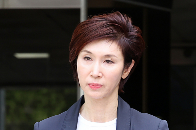 노소영 아트센터 나비 관장이 지난 4월16일 오후 서울 서초구 서울고등법원에서 열린 최태원-노소영 이혼 소송 항소심 2차 변론을 마친 뒤 법원을 나서고 있다. / 사진=뉴시스 김금보 기자