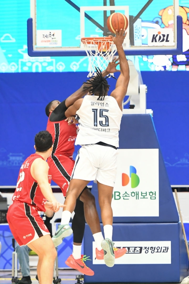 소노의 앨런 윌리엄스가 공격을 시도하고 있다. (KBL 제공)