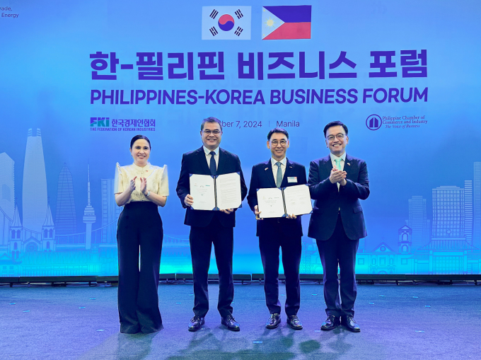 두산에너빌리티가 7일(현지시각) 필리핀 마닐라에서 열린 ‘한-필리핀 비즈니스 포럼’에서 필리핀 최대 전력기업인 메랄코와 필리핀 발전 인프라 분야에서 협력을 가속키로 했다. 왼쪽부터 크리스티나 알데게르 로케 필리핀 통상산업부 장관, 로니 아페로초 메랄코 수석 부사장, 정연인 두산에너빌리티부회장, 최상목 경제부총리. /사진=두산에너빌리티