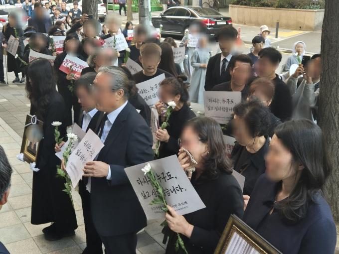 19명의 사상자를 낸 부천 호텔 화재 유가족들이 9일 부천시청 앞에 마련된 합동분향소에서 시민 추모제를 개최했다. /사진=뉴스1