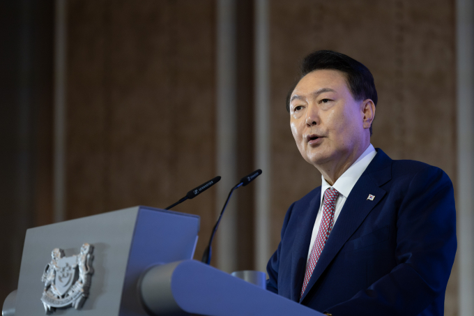 윤석열 대통령이 동남아시아국가연합(ASEAN·아세안) 정상회의가 열리는 라오스 비엔티안에서 이시바 시게루 일본 총리를 만난다. 사진은 윤 대통령이 지난 9일(현지시각) 싱가포르 오차드 호텔에서 열린 싱가포르 정부 산하 동남아연구소 주최 제47회 싱가포르 렉처에서 '자유, 평화, 번영의 인도태평양을 위한 한반도 통일비전'을 주제로 연설하는 모습. /사진=뉴시스(공동취재) 