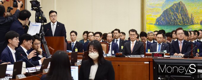 [머니S포토] 국감 김병환 