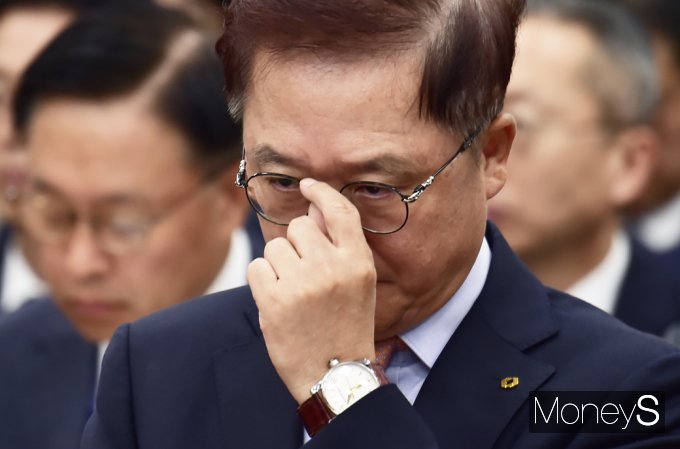 [머니S포토] 강석훈 회장, 산은 이전 질의 