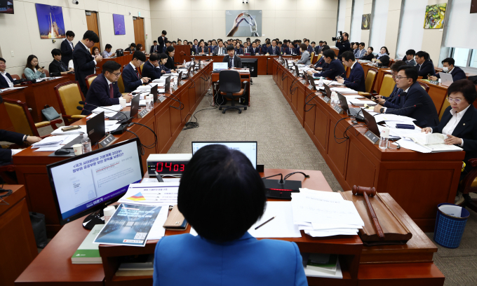 발신 번호를 거짓으로 표시하는 전화번호 '변작' 피해 신고는 늘고 있지만 피해 구제·수사 처리는 미흡하다는 지적이 나왔다. 사진은 지난 10일 서울 여의도 국회 과학기술정보방송통신위원회에서 국정감사가 열리고 있는 모습. /사진=뉴스1