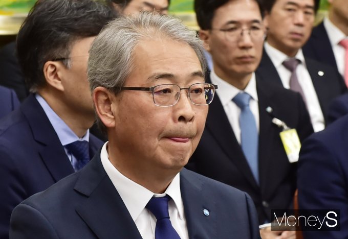[머니S포토] 우리금융 사태 질의 '임종룡' 바짝 마른 입술