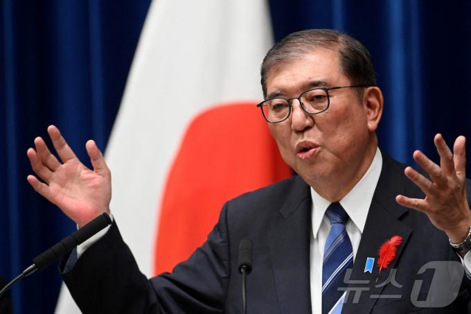 이시바 시게루 일본 총리가 9일(현지시간) 도쿄 총리 관저에서 기자회견을 갖고 