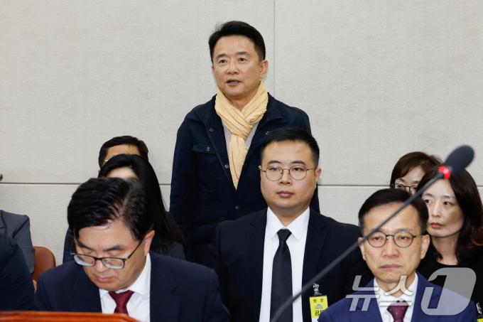 남경필 마약예방치유단체 은구(NGU) 대표가 10일 오후 서울 여의도 국회 보건복지위원회에서 열린 식품의약품안전처 등 국정감사에 참고인 신분으로 출석하고 있다. 2024.10.10/뉴스1 ⓒ News1 안은나 기자