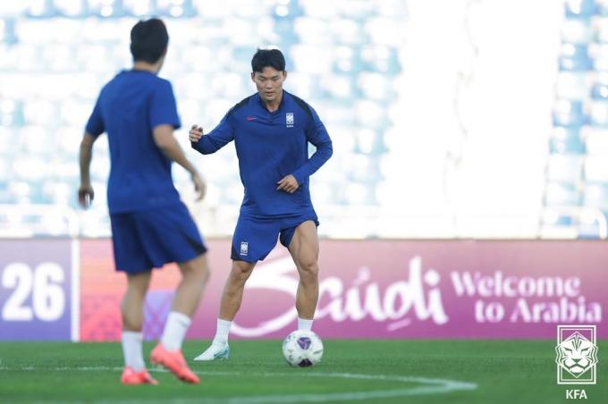 대한민국 축구대표팀 오현규가 9일 요르단 암만 인터내셔널스타디움에서 요르단과의 2026 FIFA 북중미 월드컵 아시아 3차 예선 경기에 앞서 공식훈련을 하고 있다. (대한축구협회 제공) 2024.10.10/뉴스1