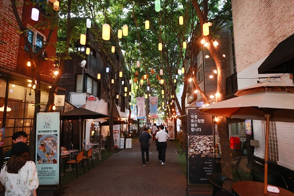 용인특례시 골목형상점가 1호로 지정된 기흥구 보정동 보카상점가(보정동 카페거리) 전경. / 사진제공=용인특례시
