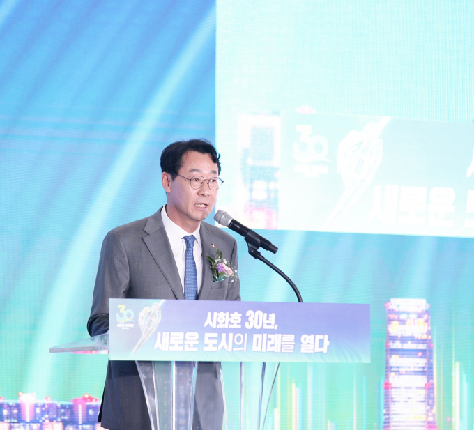 정명근 화성시장이 시화호 30주년 기념행사에서 축사를 하고 있다 / 사진제공=화성시