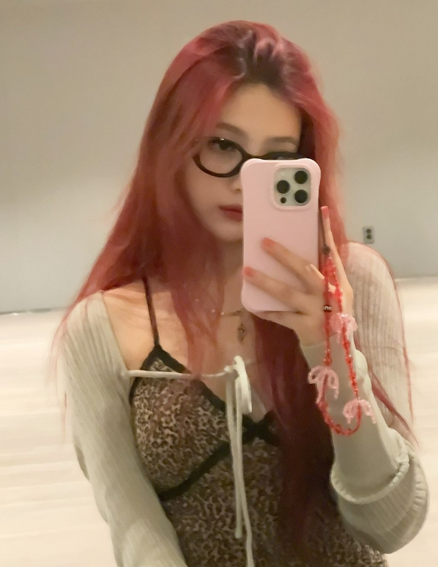 레드벨벳 조이가 자연스러움 가득한 자신의 일상을 공개했다. /사진=조이 인스타그램