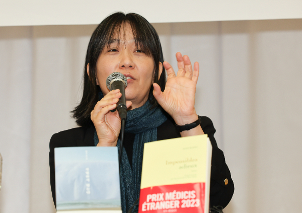 한국인과 아시아 여성 최초로 소설가 한강이 노벨 문학상을 수상하자 외신들도 앞다퉈 보도했다. 사진은 한강의 모습. /사진=뉴시스