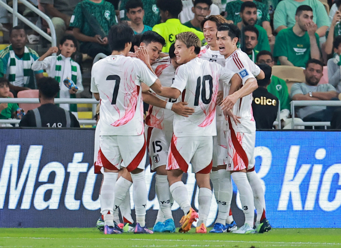일본 축구대표팀이 C조 중 강팀으로 평가받는 사우디아라비아를 상대로 2-0으로 승리했다. 사진은 11일 사우디아라비아 킹 압둘 스포츠시티에서 열린 2026 북중미월드컵 아시아 지역 3차 예선 C조 3차전 경기에서 득점에 성공하고 기뻐하는 일본 선수단의 모습. /사진=로이터