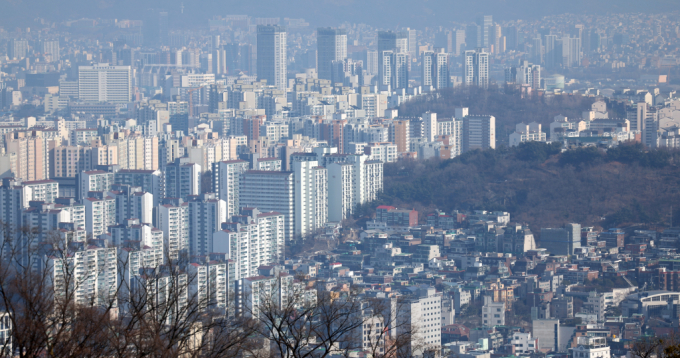 SH공사가 재개발임대주택 1463가구의 입주자 모집을 공고했다. 사진은 서울 시내 아파트 등 주택가 밀집지역. /사진=뉴스1