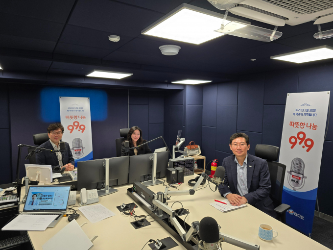이상일 용인특례시장이 11일 OBS 라디오에 출연해 월드컵 예선전 대비 교통대책 등을 밝히고 있다. / 사진제공=용인특례시  