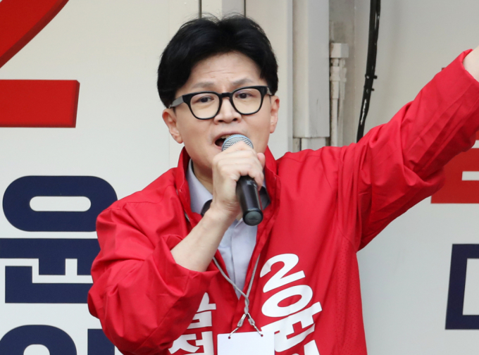 한동훈 국민의힘 대표가 지난 9일 오후 부산 금정구 부산대학교 앞에서 윤일현 금정구청장 후보 지원유세를 하고 있다. / 사진=뉴스1 윤일지 기자  /사진=(부산=뉴스1) 윤일지 기자