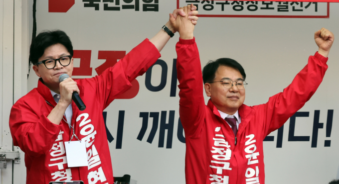 한동훈 국민의힘 대표가 부산 금정구 부산대학교 정문 앞에서 열린 집중유세에 참석, 윤일현 금정구청장 보궐선거 후보의 지지를 호소하고 있다. /사진=뉴시스