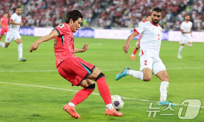 10일(현지시간) 요르단 암만 국제경기장에서 열린 2026 국제축구연맹(FIFA) 북중미 월드컵 아시아 3차 예선 B조 3차전 대한민국과 요르단의 경기, 대한민국 설영우가 공격을 시도하고 있다. 2024.10.10/뉴스1 ⓒ News1 김도우 기자