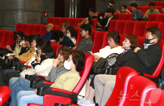 영화 '미나리'의 배리어 프리 버전 상영회가 지난 8일 서울 종로구 씨네큐브에서 열렸다. 씨네큐브 제공.