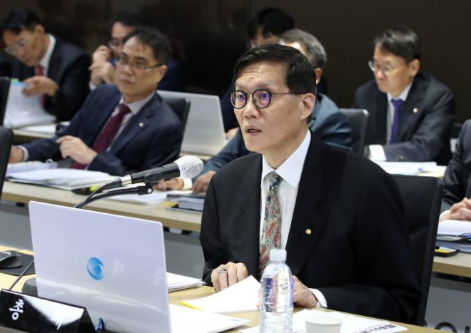 이창용 한국은행 총재가 14일 오전 서울 중구 한국은행 본점에서 열린 기획재정위원회의 한국은행에 대한 국정감사에서 의원 질의에 답하고 있다./사진=뉴스1