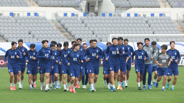 태극전사의 '창'이 살아난다면 이라크의 수비진을 무너뜨릴 수 있다. 사진은 지난 13일 경기 용인 용인미르스타디움에서 훈련하는 대표팀의 모습. /사진=뉴스1