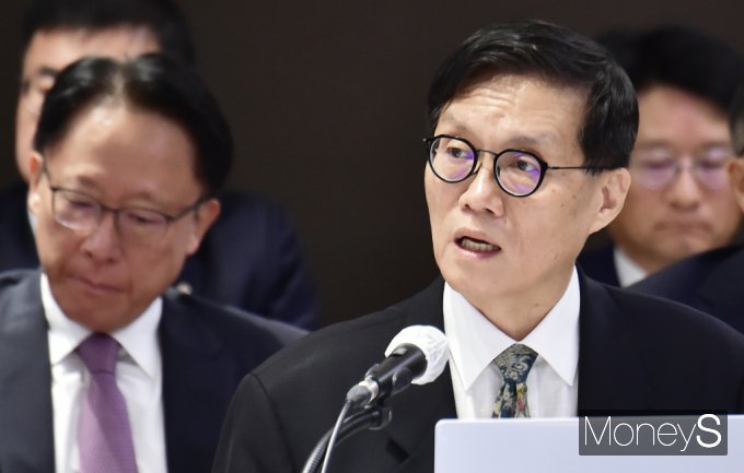 이창용 한국은행 총재가 14일 서울 중구 남대문로 한국은행 본관에서 열린 2024 국회 기재위원회, 한국은행 국정감사에 출석, 질의에 답하고 있다. /사진=임한별 기자