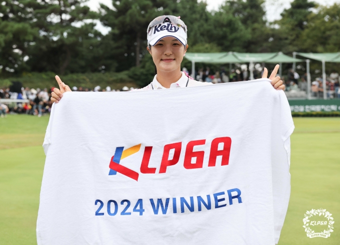 KLPGA 투어 동부건설·한국토지신탁 챔피언십 정상에 오른 김민별. /사진= KLPGA