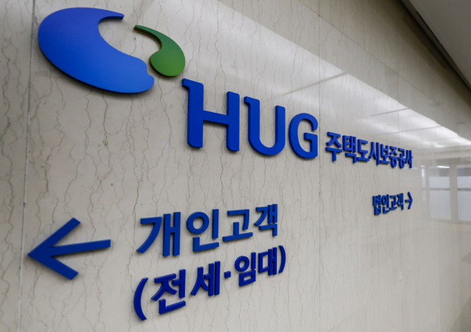 전세보증금 반환보증 가입이 거절된 임대차계약 10건 중 6건 이상이 보증 한도를 넘는 '깡통주택'인 경우로 나타났다. 사진은 주택도시보증공사 서울 본사 내부 모습. /사진=뉴시스