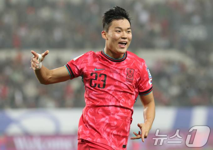 15일 오후 경기 용인시 처인구 용인미르스타디움에서 열린 2026 국제축구연맹(FIFA) 북중미 월드컵 아시아 3차 예선 B조 4차전 대한민국과 이라크의 경기, 대한민국 오현규가 추가골을 넣은 후 기뻐하고 있다. 2024.10.15/뉴스1 ⓒ News1 김영운 기자