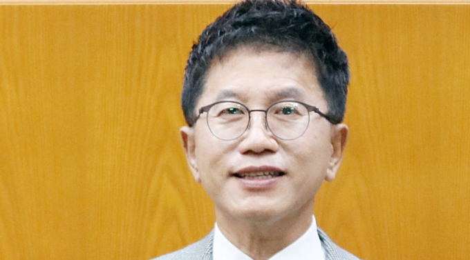 허영구 안양시의회 의원이 15일 본회의에서 자유발언을 통해 비산노인복지관 준공 지연 문제에 대해 지적하고 있다. 사진제공=안양시의회 