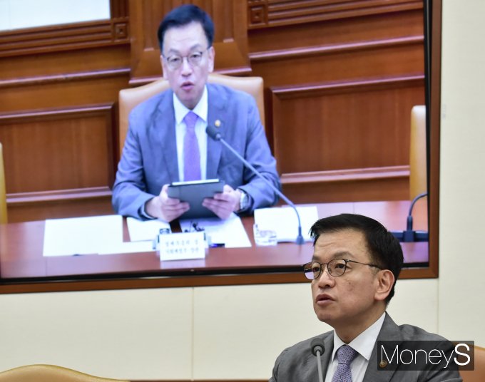[머니S포토] 정부 