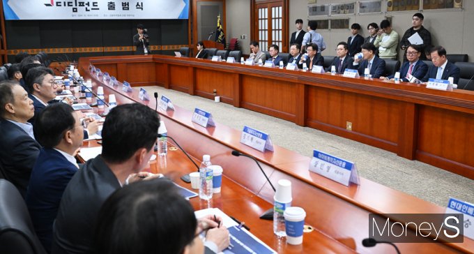 [머니S포토] '디딤펀드' 출범, 서유석 금투협회장 자산운용사 앞 인사말