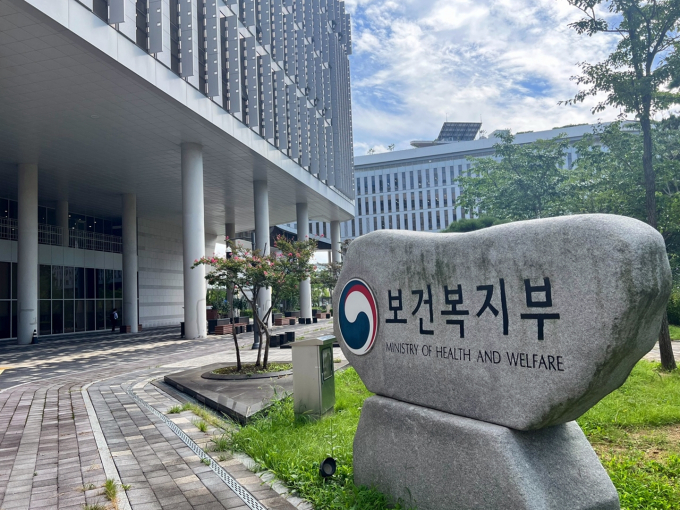갑작스레  위기상황에 놓인 이들을 돕는 긴급복지지원제도 이용이 늘고 있으나 내년도 예산은 삭감될 처지에 놓인 것으로 알려졌다. 사진은 보건복지부 전경./사진=뉴시스