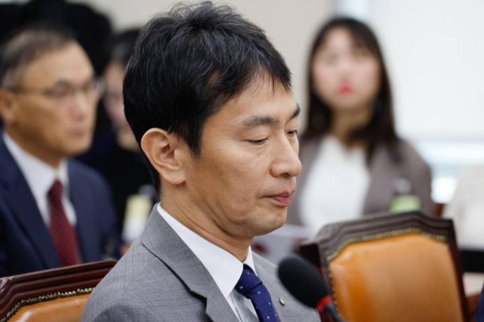 이복현 금융감독원장이 17일 오전 서울 여의도 국회 정무위원회에서 열린 금융감독원·서민금융진흥원 국정감사에 출석하고 있다./사진=뉴스1