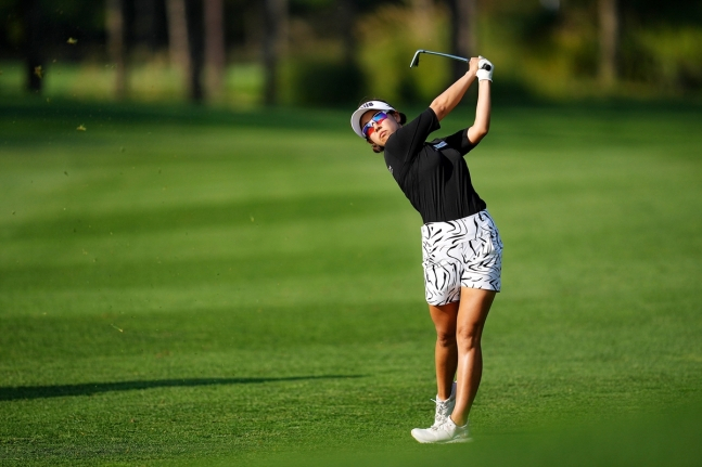 LPGA 투어 BMW 레이디스 챔피언십 1라운드 공동 선두에 자리한 신지은. /사진= 대회 조직위