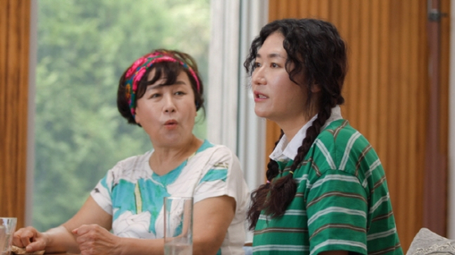 개그우먼 김미려가 지인에게 사기를 당한 후 가슴 촬영 사진으로 협박을 당했다고 밝혔다. /사진='같이 삽시다' 제공