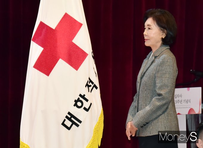 [머니S픽] 34년 봉사공헌 인정받은 '홍라희' 인도장 금장, 수상