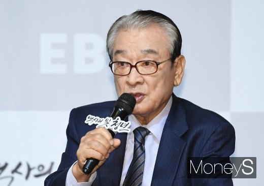  배우 이순재가 건강 문제로 출연 중이던 연극에서 하차한다. 사진은 지난 2021년 서울 마포구 베스트웨스턴프리미어 서울가든호텔에서 열린 EBS 2019 가을 역사 다큐멘터리 기자간담회에 참석한 배우 이순재. /사진=장동규 기자