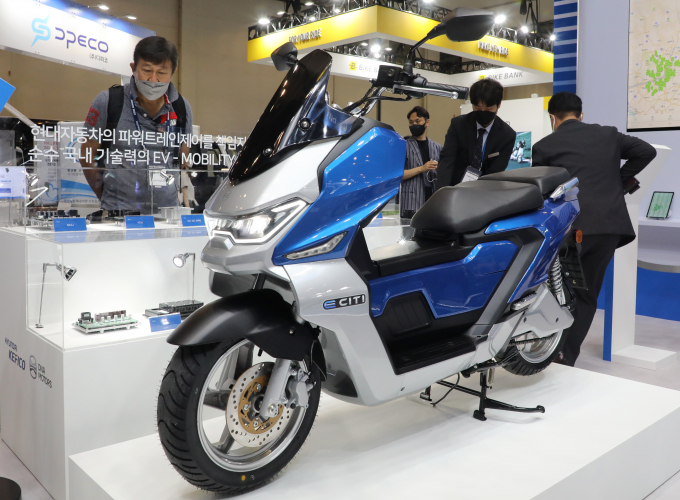 2022년 부산국제모터쇼에서 공개된 전기스쿠터 ECITI /사진=뉴스1