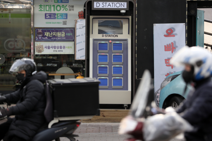 배터리교환형 충전 스테이션은 호평을 받았지만 동선의 한계, 배터리 잔량 등의 불편이 제기됐다. /사진=뉴스1