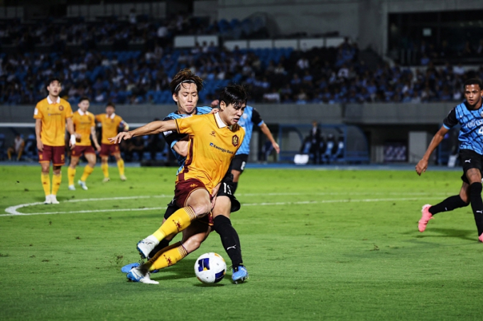 지난 10월1일 2024~2025시즌 ACLE 2차전 가와사키전 광주FC 김진호 선수가 드리블을 펼치고 있다./사진=광주FC