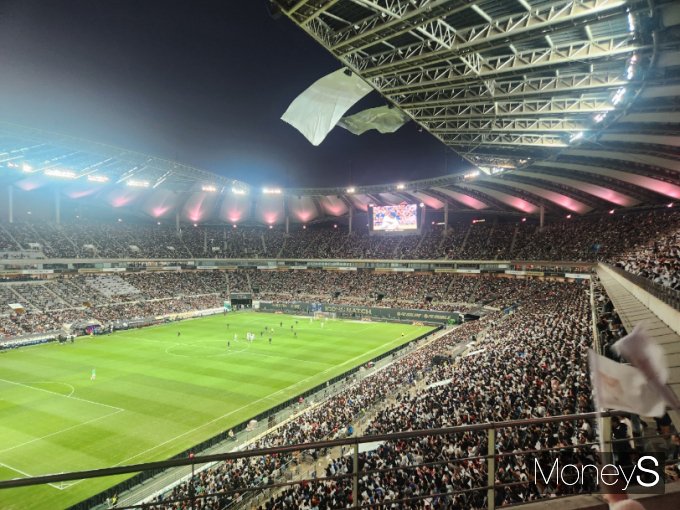 지난 20일 치러진 '2024 넥슨 아이콘매치' FC 스피어와 실드 유나이티드의 경기. /사진=양진원 기자