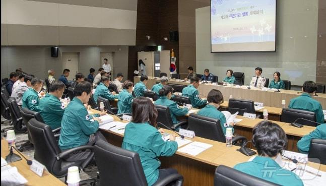 11일 용산구청 중회의실에서 핼러윈데이 대비 2차 유관기관 합동 대책 회의가 진행되는 모습, (용산구 제공)