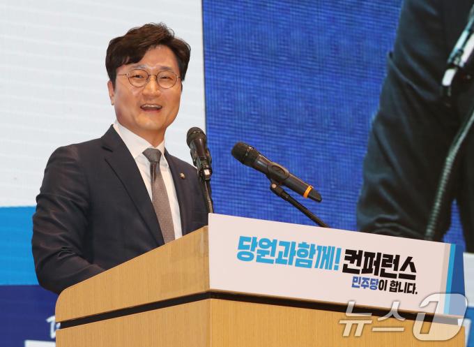 장철민 더불어민주당 대전시당위원장이 19일 대전 유성구 대전컨벤션센터(DCC)에서 열린 ‘당원과 함께-민주당이 합니다’ 충청 컨퍼런스에서 인사말을 하고 있다. 2024.5.19/뉴스1 ⓒ News1 김기태 기자