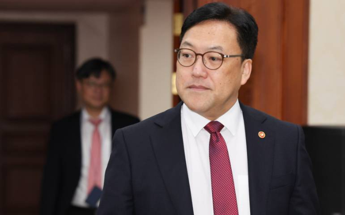 소상공인·자영업자를 위한 채무조정제도인 '새출발기금' 신청자가 지원대상 확대 이후 26% 증가했다. 사진은 김병환 금융위원장./사진=뉴스1