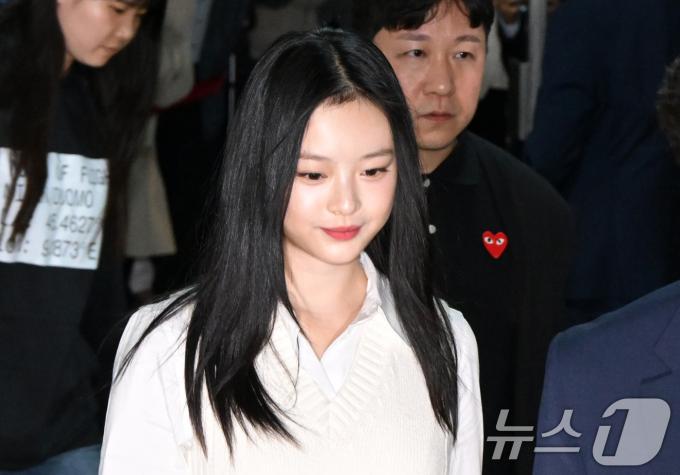 그룹 뉴진스(NewJeans)의 하니가 15일 오후 서울 여의도 국회에서 환경노동위원회 국정감사에 참고인 신분으로 출석하고 있다. 2024.10.15/뉴스1 ⓒ News1 국회사진취재단