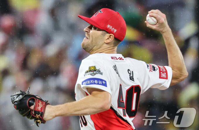 21일 오후 광주 북구 기아챔피언스필드에서 열린 프로야구 '2024 신한 SOL 뱅크 KBO 포스트시즌' 한국시리즈 1차전 삼성 라이온즈와 기아 타이거즈의 경기, 6회초 기아 선발투수 네일이 역투하고 있다. 2024.10.21/뉴스1 ⓒ News1 김도우 기자